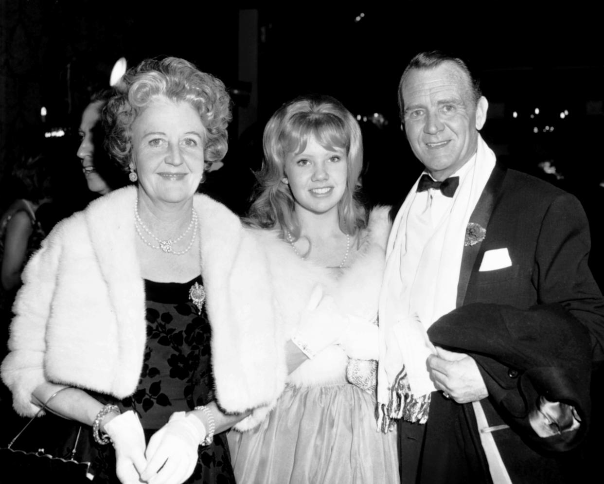 Hayley Mills, center, with her parents, Mary Hayley Bell and John Mills, at the March 1963 premiere of 