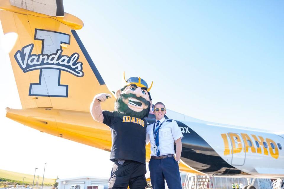 Joe Vandal with an Alaska Airlines employee. University of Idaho President Scott Green said he hopes the new flights will increase enrollment of students from the Treasure Valley.