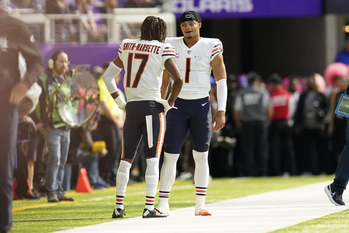 Minnesota Vikings rookie wide receiver Ihmir Smith-Marsette receives a pass  in an NFL football practice drill in June 2, 2021 in Eagan, Minn. (AP  Photo/Jim Mone Stock Photo - Alamy