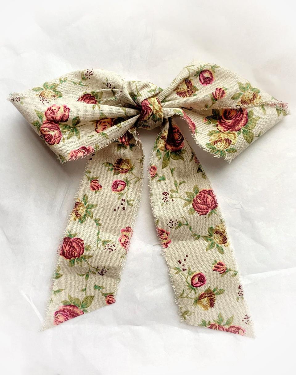 2) Rose Garden Linen Bow