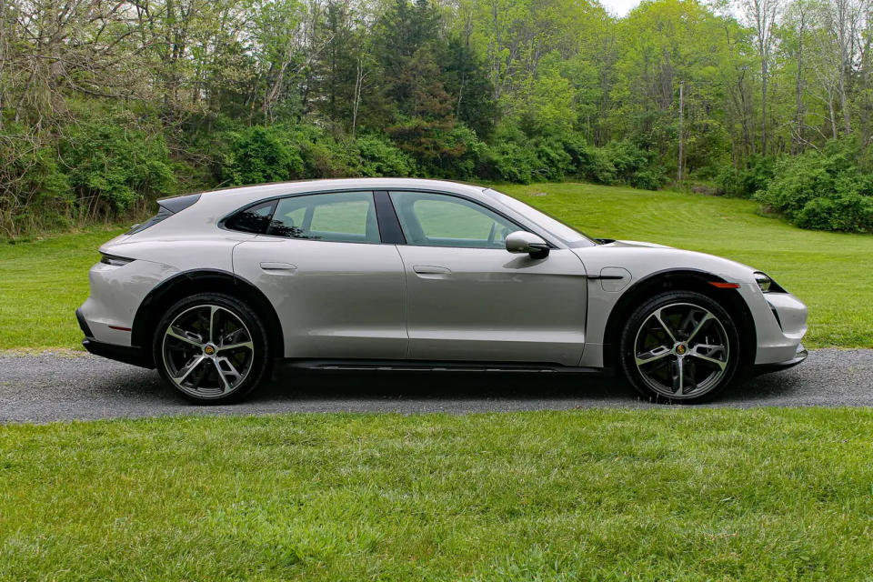 Porsche Taycan Turbo S Cross Turismo aus dem Jahr 2021. - Copyright: Tim Levin/Insider