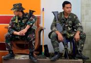 Government soldiers take a break while guarding a city hall compound, as government troops continue their assault against insurgents from the Maute group, who have taken over parts of Marawi City, Philippines June 22, 2017. REUTERS/Romeo Ranoco