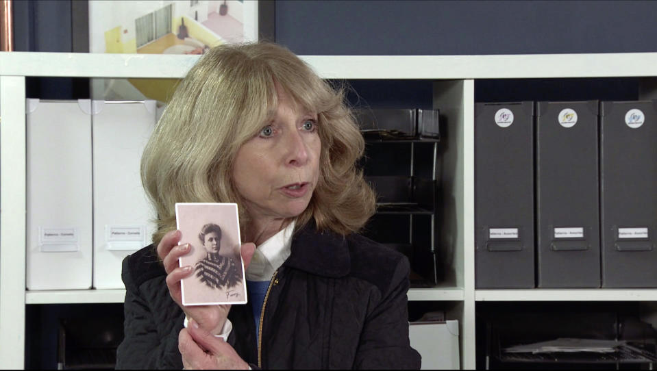 FROM ITV  STRICT EMBARGO- No Use Before  Tuesday 19th January 2021  Coronation Street - Ep 10231  Monday 25th January 2021 - 1st Ep  A loose photo flutters to the floor. Gail Rodwell [HELEN WORTH] picks it up and is bemused to see a picture of a lady called Fanny.  Picture contact David.crook@itv.com   This photograph is (C) ITV Plc and can only be reproduced for editorial purposes directly in connection with the programme or event mentioned above, or ITV plc. Once made available by ITV plc Picture Desk, this photograph can be reproduced once only up until the transmission [TX] date and no reproduction fee will be charged. Any subsequent usage may incur a fee. This photograph must not be manipulated [excluding basic cropping] in a manner which alters the visual appearance of the person photographed deemed detrimental or inappropriate by ITV plc Picture Desk. This photograph must not be syndicated to any other company, publication or website, or permanently archived, without the express written permission of ITV Picture Desk. Full Terms and conditions are available on  www.itv.com/presscentre/itvpictures/terms