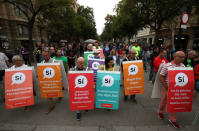 Catalan pro-independence supporters march while they distribute leaflets for the referendum on October 1 by Rambla de Catalunya in Barcelona, Spain, September 17, 2017. REUTERS/Albert Gea