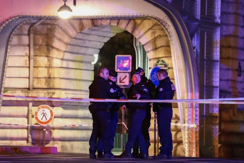 French police secures the access to the Bir-Hakeim bridge on Sunday (REUTERS)