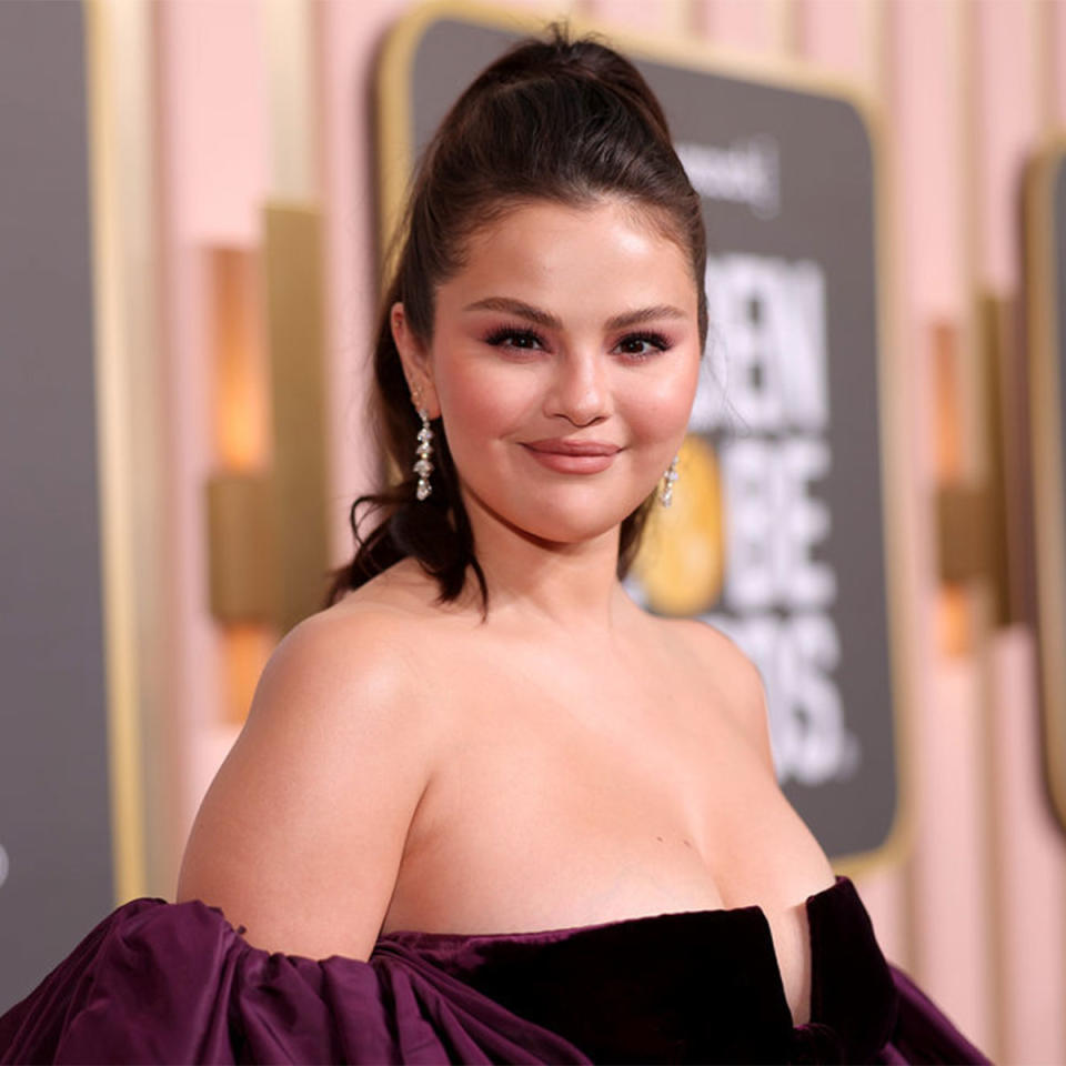 Fans Think Selena Gomez Had 'Cat Eye Surgery' After Her Appearance At The  Golden Globes