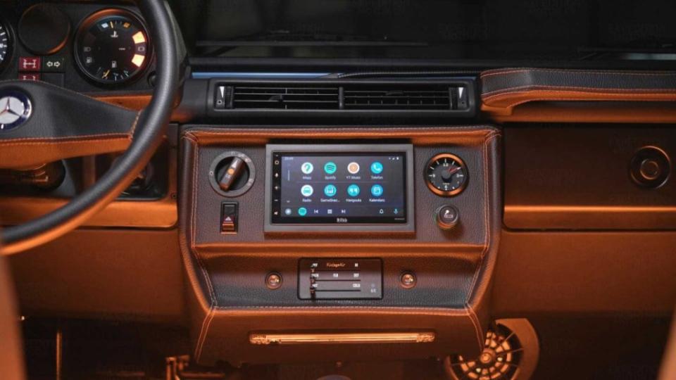 中控台上還有塊小螢幕可以使用無線Apple CarPlay，讓方便性大幅提升。(圖片來源/ Expedition)