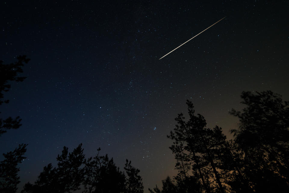 Im August gibt es am Nachthimmel viel zu sehen: Auch Sternschnuppen kann man dann öfter als sonst entdecken. (Symbolbild: Getty)