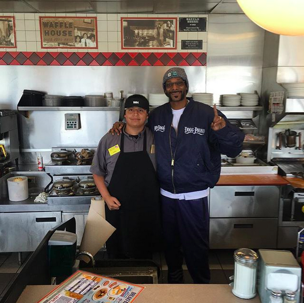 <p>You know the D-O-double-G indulges in a plate of waffles now and then. And he’s happy to snap some photos with the staff when he’s there. (Photo: Instagram) </p>