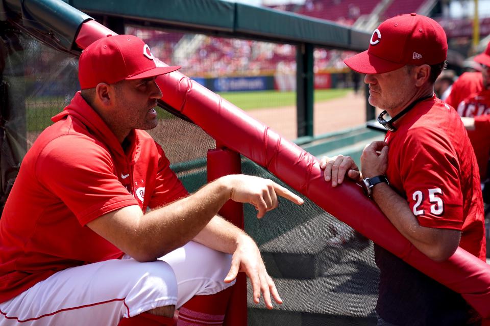 Cincinnati Reds first baseman Joey Votto talks with Cincinnati Reds manager David Bell during the sixth inning of a game against the St.  Louis Cardinals.  Votto's leadership has helped the Reds in big ways this year.