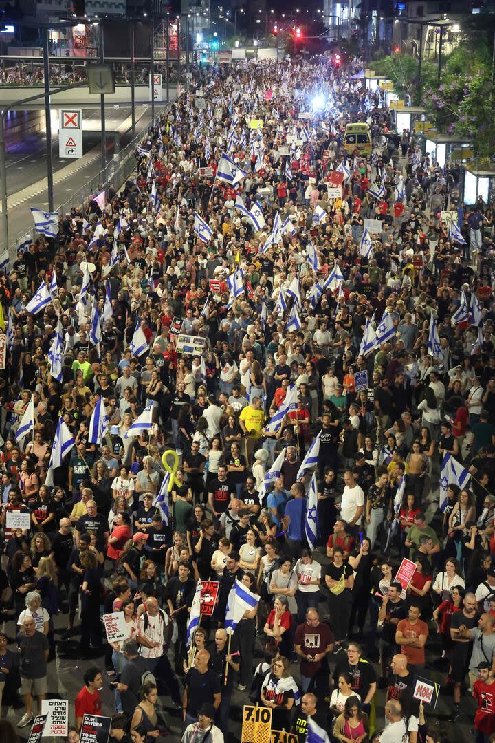 Multitudinaria marcha de este sábado en Tel Aviv  (Photo by JACK GUEZ / AFP)