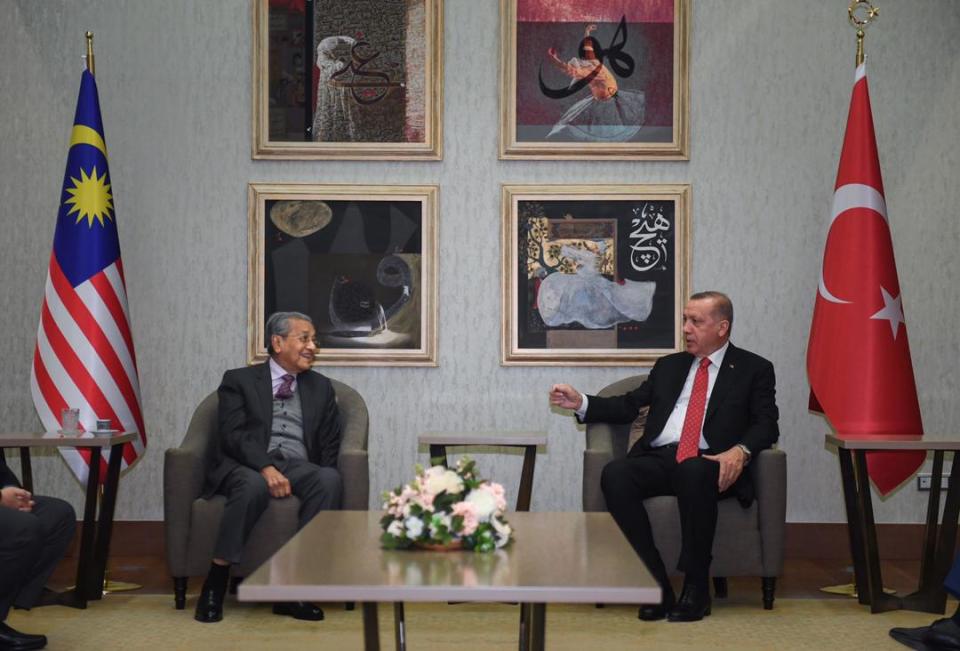 Malaysian Prime Minister Tun Dr Mahathir Mohamad (left) has a chat with Turkish President Recep Tayyip Erdogan in Ankara July 25, 2019. — Bernama pic