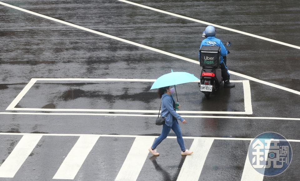 今明2天受到鋒面影響，多地將迎來陣雨、雷雨及強降雨。