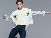 <p>Kandidat: Benjamin Ingrosso, Song: “Dance You Off”. Nicht nur Singen, sondern auch Tanzen spielt im Leben von Benjamin Ingrosso eine wichtige Rolle. 2014 trat er bei der schwedischen Version von “Let’s Dance” an und gewann die Show an der Seite einer Profitänzerin. Der Titel “Dance You Off”, den der 20-Jährige beim ESC 2018 performen möchte, passt also perfekt. In dem Song geht es darum, eine verflossene Liebe zu vergessen, und zwar mit Tanzen, Tanzen, Tanzen. (Bild-Copyright: Presse/Eurovision.tv) </p>