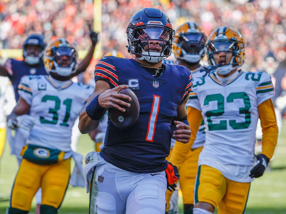 Justin Fields runs for a touchdown against the Green Bay Packers.