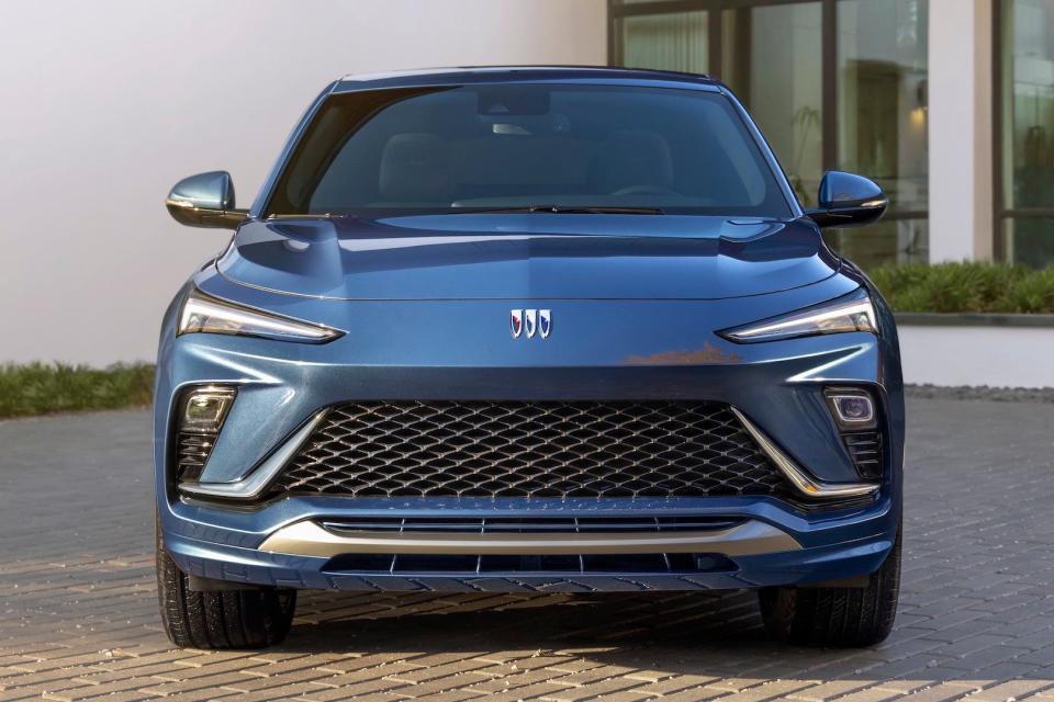 Front view of the 2024 Buick Envista Avenir in Ocean Blue Metallic.