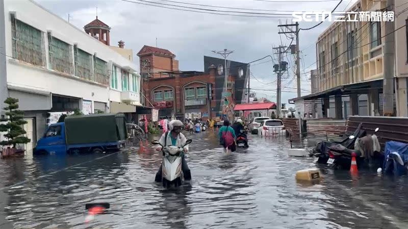 受到蘇拉颱風及百年大潮影響，旗津地區出現積水情形。（圖／翻攝畫面）