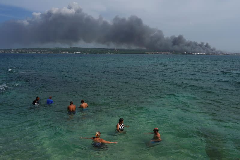 Major fire spreads at Cuban fuel storage facility hit by lightning