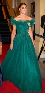 The Jewels! That Dress! How Duchess Kate’s Gorgeous Green Outfit Honors Princess Diana and Queen Elizabeth