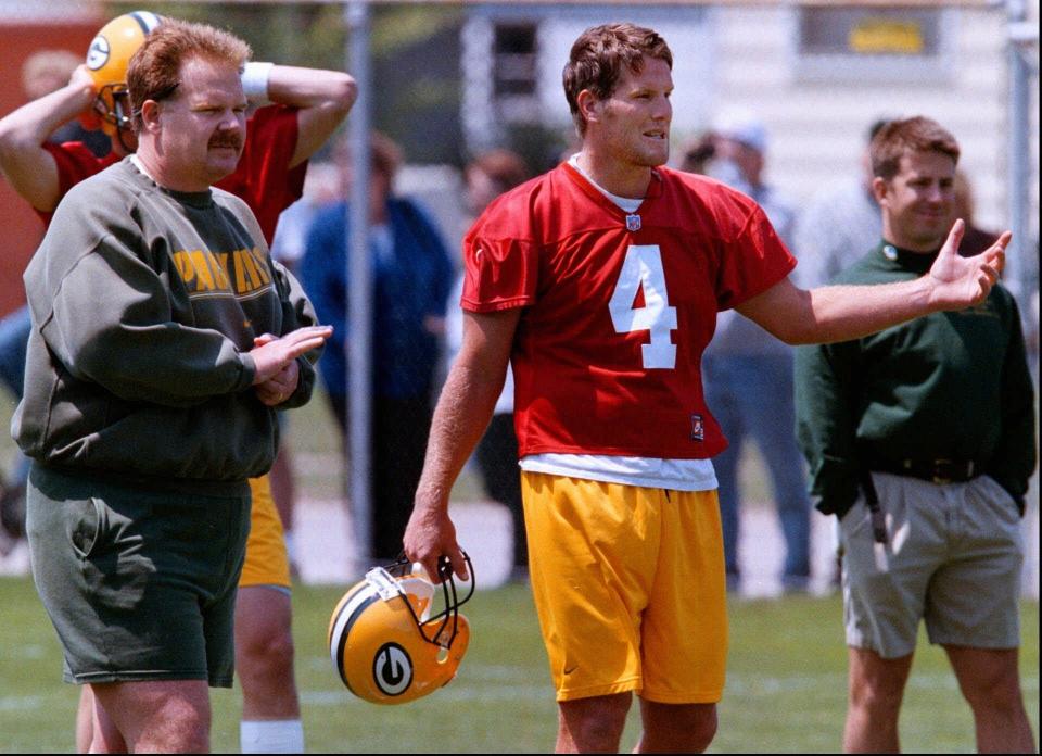 Green Bay Packers quarterback Brett Favre and quarterbacks coach Andy Reid talk during 1998 minicamp.