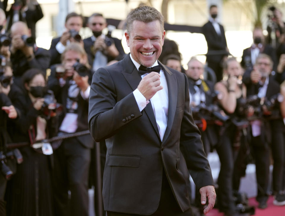 Matt Damon posa al llegar al estreno de "Stillwater" en el Festival de Cine de Cannes, en el sur de Francia, el jueves 8 de julio de 2021. (AP Foto/Vadim Ghirda)