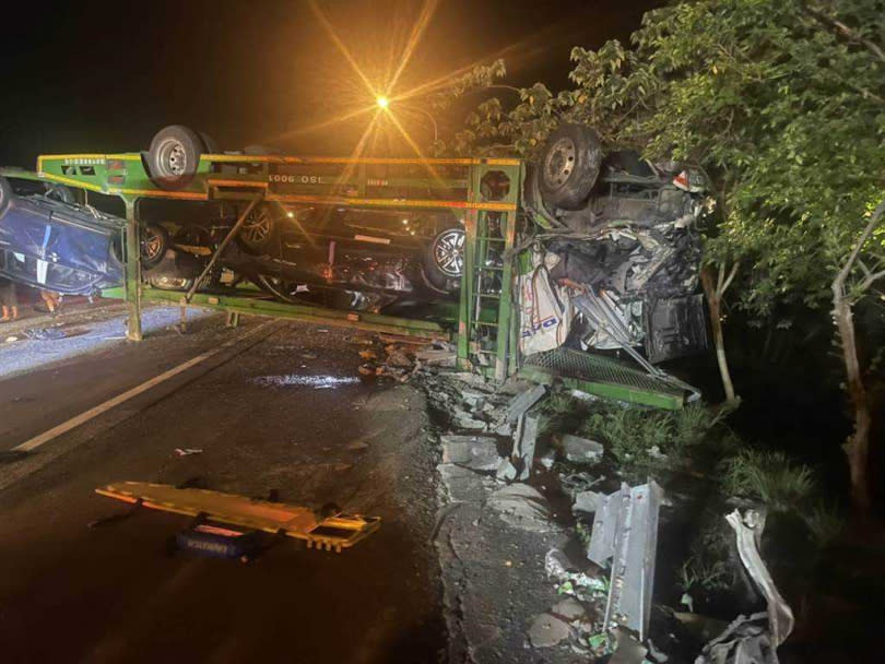 國道三號新竹路段21日晚間發生一起多車連撞事故。（圖／翻攝畫面）