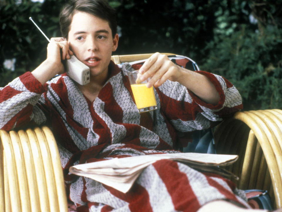 Wer nicht nur einen waschechten Filmklassiker sehen möchte, sondern auch einen blutjungen Matthew Broderick, der sollte um 18:05 Uhr zu Tele 5 zappen, wenn es heißt: "Ferris macht blau". (Bild-Copyright: Paramount/Kobal/REX Shutterstock)