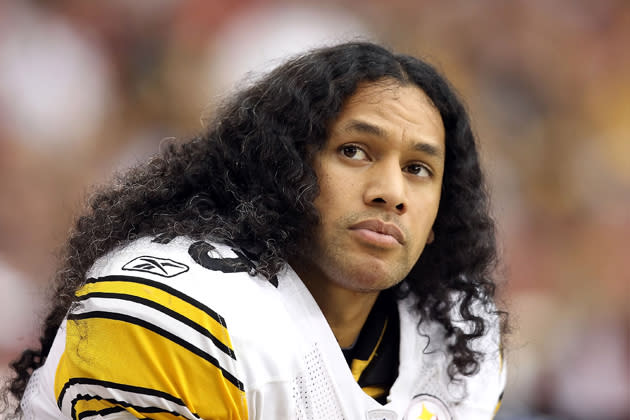 Haarige Angelegenheit: Dass der US-amerikanische Football-Spieler Troy Polamalu eine wirklich üppige Haarpracht besitzt, ist nicht zu übersehen. Kein Wunder, dass er einen einträglichen Werbedeal mit einem Shampoo-Hersteller hatte. Falls seiner grandiosen Lockenpracht etwas zustoßen sollte, wäre der natürlich futsch. Also versicherte Polamalu bei der britischen Lloyd's für eine Million Dollar (ca. 757.000 Euro). (Bild: AFP)