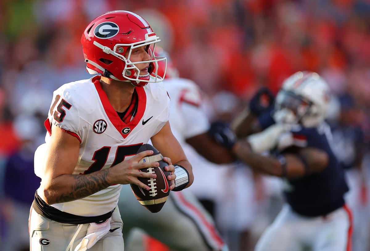 Clay Travis offers his gambling picks for this weekend of college foot, college football picks