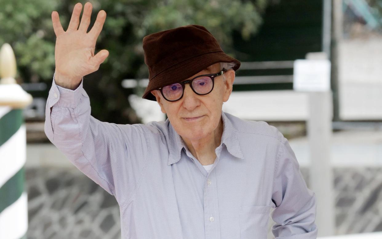 Woody Allen bei den Filmfestspielen von Venedig, wo sein 50. Werk "Coup de Chance" Premiere feiert. Es könnte sein letzter Film sein, deutete der Regisseur in einem Interview an. (Bild: 2023 Getty Images/Pascal Le Segretain)