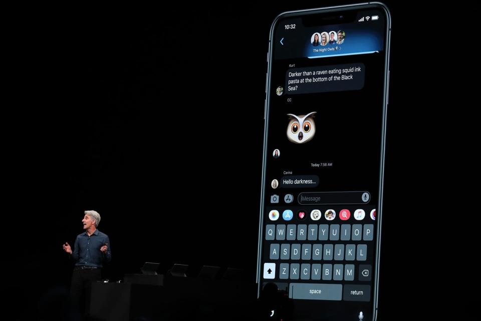 How iMessage will look in the new Dark Mode feature in iOS 13 (Justin Sullivan / Staff / Getty )