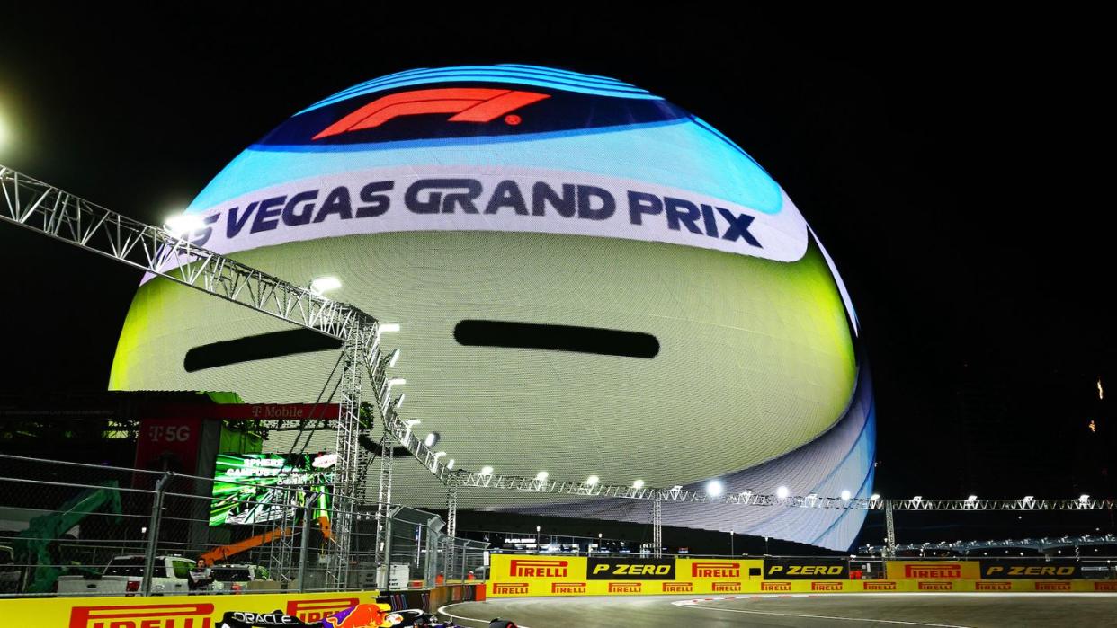 las vegas, nevada november 17 max verstappen of the netherlands driving the 1 oracle red bull racing rb19 on track during practice ahead of the f1 grand prix of las vegas at las vegas strip circuit on november 17, 2023 in las vegas, nevada photo by mark thompsongetty images