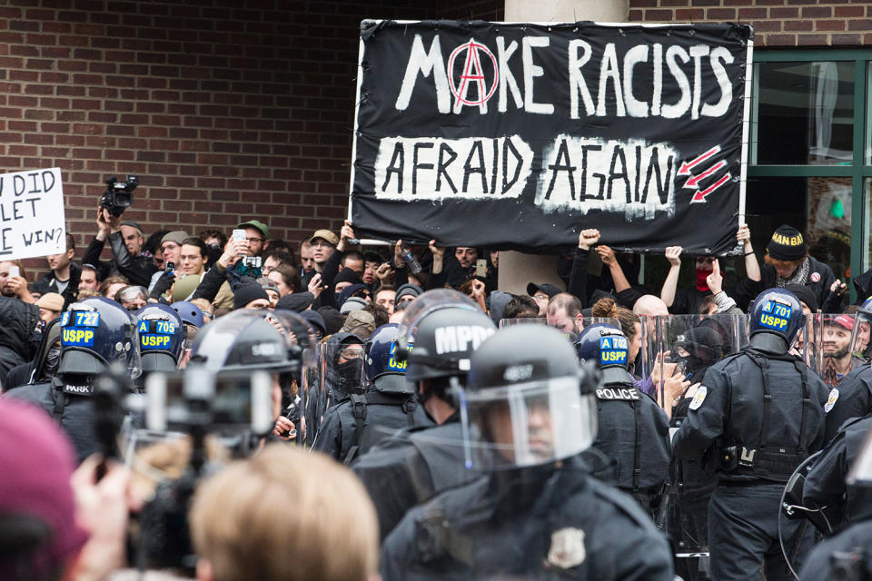 Anti-Trump inauguration protests break out in U.S.