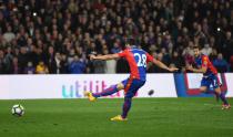 <p>Luka Milivojevic makes it 3-0</p>