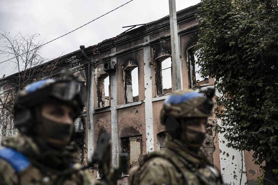 IZIUM, KHARKIV, UKRAINE - SEPTEMBER 14: A view of the damaged building after Russian Forces withdrawal as Russia-Ukraine war continues in Izium, Kharkiv Oblast, Ukraine on September 14, 2022. (Photo by Metin Aktas/Anadolu Agency via Getty Images)