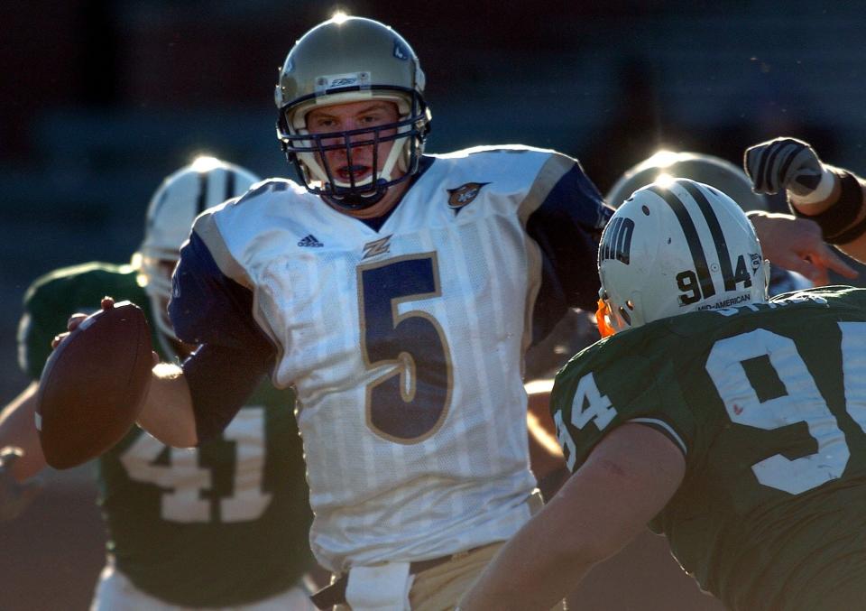 Charlie Frye with the Akron Zips on Nov. 13, 2004.