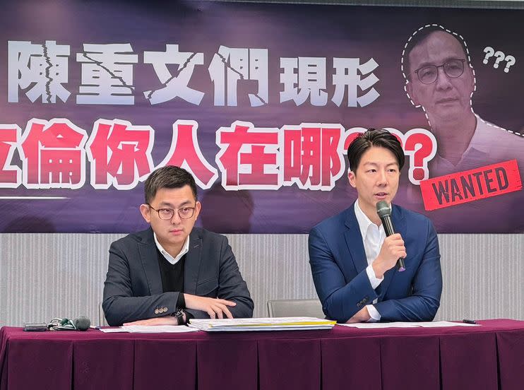 民進黨發言人卓冠廷、吳崢（由左至右）。照片：民進黨