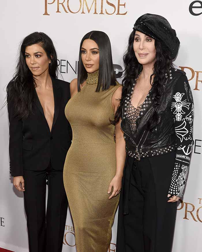 Kourtney, Kim Kardashian y Cher