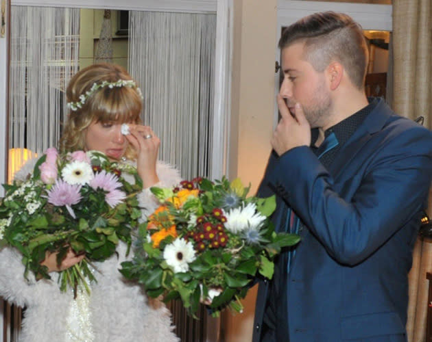 Beim Abschied der „GZSZ“-Stars Isabell Horn und Felix von Jascheroff kullerten die Tränen. (Bild: RTL)