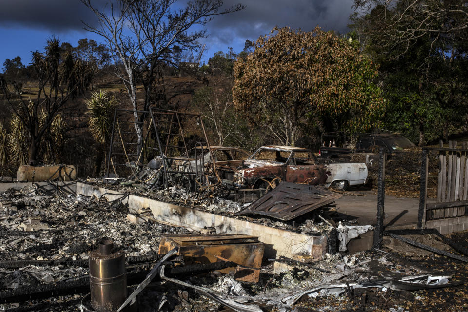 Cuando un incendio arrasó una histórica ciudad costera de Hawái, muchos residentes huyeron para salvar sus vidas, pero no tenían adónde ir.
