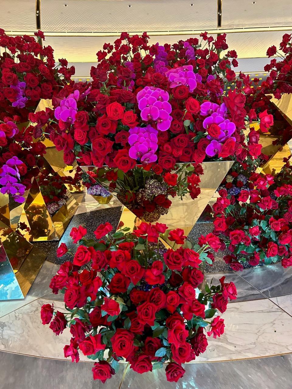 Fontainebleau lobby flowers