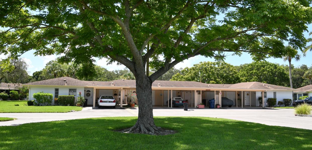 Oakwood Villas is a neighborhood of attached condominiums and detached villas, northwest of 51st Avenue West and 26th Street West in Bradenton. The community has a clubhouse, pool, shuffleboard and horseshoe pit.