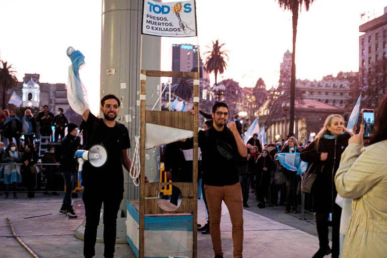 Jonatan Morel, referente de Revolución Federal, en una protesta violenta frente a la Casa Rosada