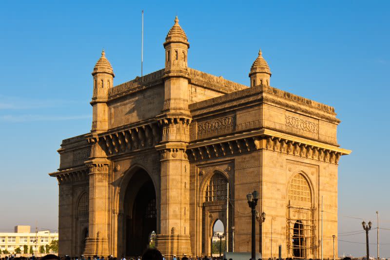 <b>2. Mumbai</b><br><br> Ancora India alla seconda posizione, con Mumbai, ferma a uno score di 44 punti. Se amate questo <b>polo commerciale e politico</b>, sarete ancora più felici di saperlo quindi sul podio delle metropoli meno costose. <br>Un pezzo di pane da un kg costa 0,86 dollari. Se non vi atterrisce l’alta popolazione, e nemmeno le atmosfere dei film bollywoodiani, potreste trasferirvi con moglie e pargoli.