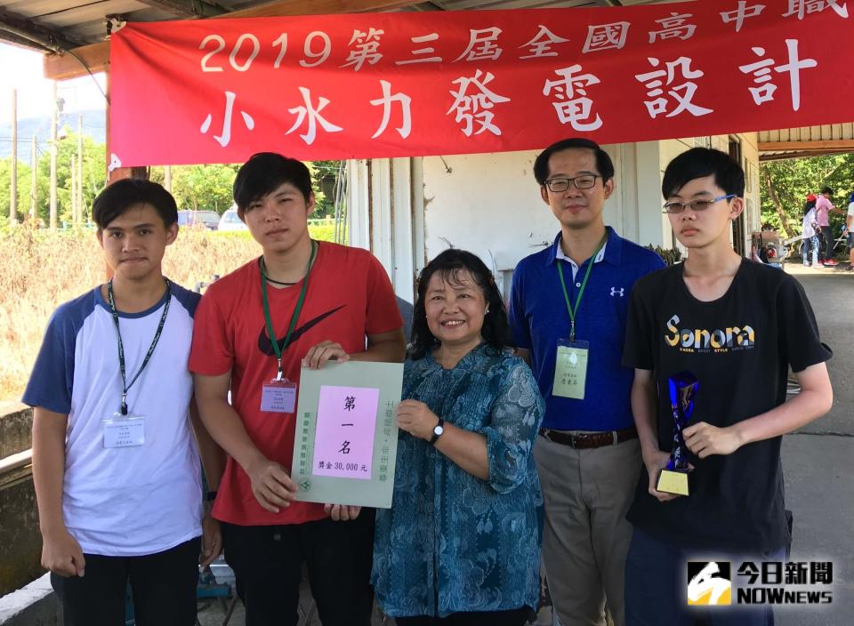 ▲高苑科技大學電機系學生參加2019全國小水力發電設計比賽奪得冠軍之殊榮。(圖／記者黃謝美蘭攝)