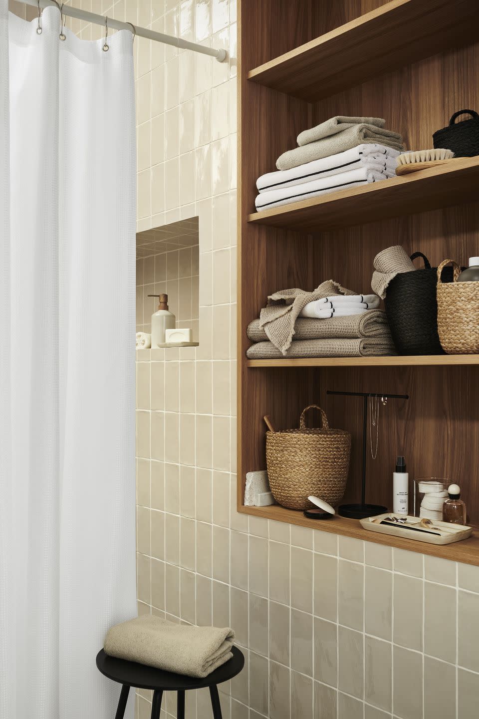 <p>From wicker baskets to fluffy towels, you'll find everything you need for the <a href="https://www.housebeautiful.com/uk/decorate/bathroom/a34935597/dark-bathroom-brighter-winter/" rel="nofollow noopener" target="_blank" data-ylk="slk:bathroom;elm:context_link;itc:0;sec:content-canvas" class="link ">bathroom</a> in the new range. </p><p><a class="link " href="https://go.redirectingat.com?id=127X1599956&url=https%3A%2F%2Fwww2.hm.com%2Fen_gb%2Fhome.html&sref=https%3A%2F%2Fwww.housebeautiful.com%2Fuk%2Flifestyle%2Fshopping%2Fg35116386%2Fhandm-home-spring%2F" rel="nofollow noopener" target="_blank" data-ylk="slk:SHOP H&M HOME;elm:context_link;itc:0;sec:content-canvas">SHOP H&M HOME</a> </p>