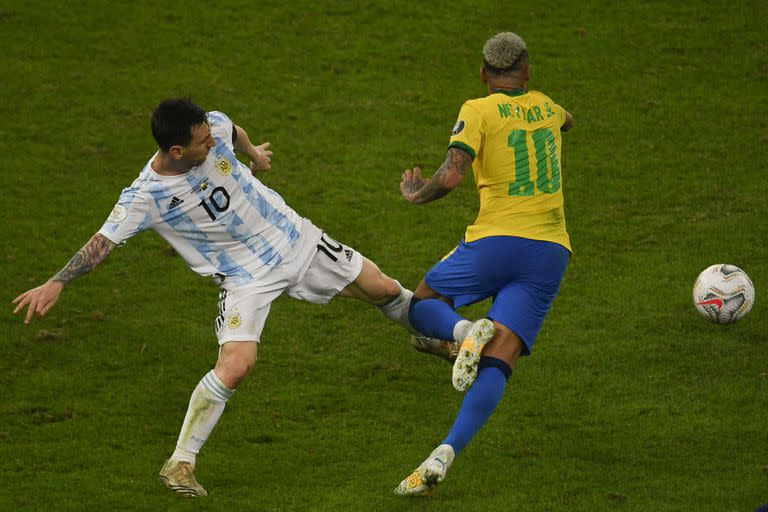 Messi y Neymar, íntimos amigos, ya se enfrentaron cinco veces con las camisetas de Argentina y Brasil