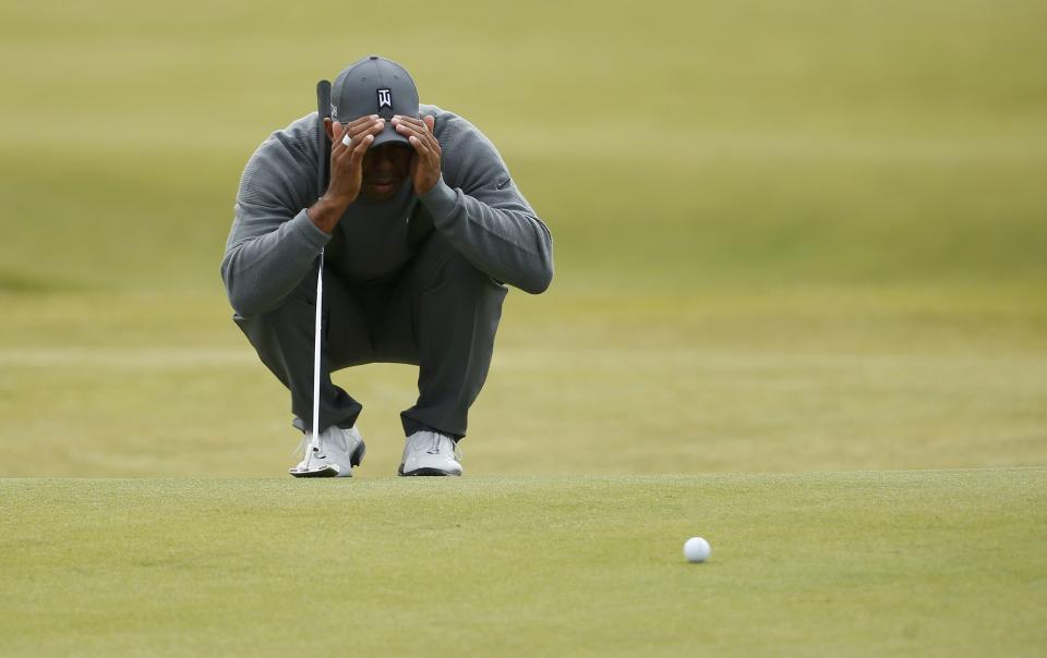Tiger Woods of the U.S. lines up a putt on the seventh green during the first round of the British Open golf championship on the Old Course in St. Andrews, Scotland, July 16, 2015. REUTERS/Lee Smith
