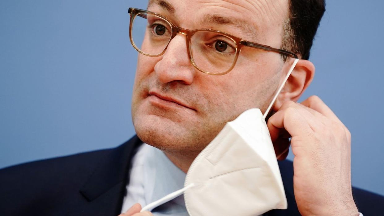 «Fehlen einer systematischen Mengensteuerung»: Das Gesundheitsministerium von Ressortchef Jens Spahn wird vom Bundesrechnungshof für die Beschaffung von Corona-Schutzmasken gerügt.