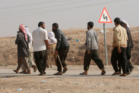 Displaced people who are fleeing from clashes in Nawaran north of Mosul during an operation to attack Islamic State militants, Iraq October 26, 2016. REUTERS/Ari Jalal